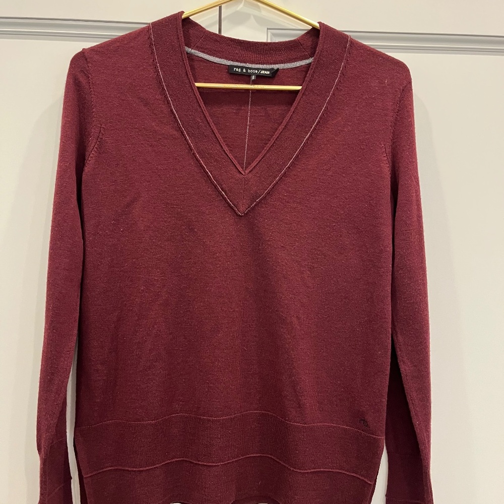 Rag and bone Merino Wool V-neck Sweater in Merlot color